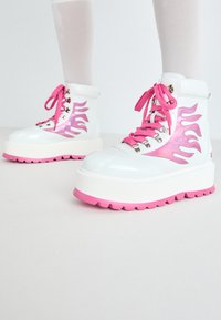KAWAII HELIOS  - Plateaustiefel - white/pink