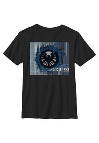 Sort bomulds t-shirt med et grafisk print af et stiliseret ørnelogo omgivet af et blåt og gråt burst-design. Teksten inkluderer "SHIELD."
