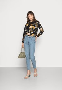 ONLY NEW MALLORY  L/S - Blusa - black