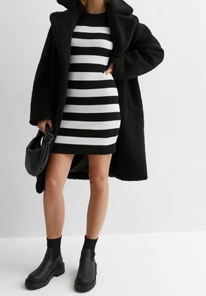 Klassinen takki - black