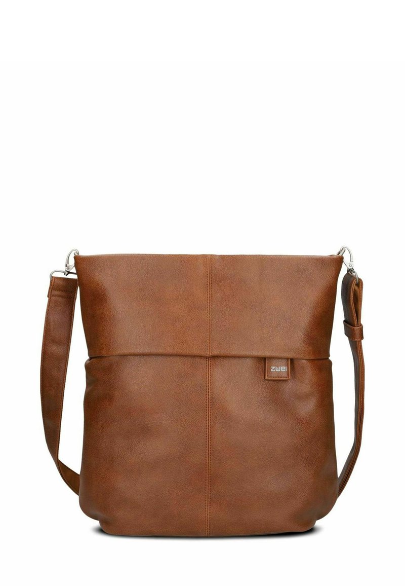 Borsa a spalla in pelle marrone con una texture liscia, forma rettangolare e tracolla regolabile. Caratterizzata da un logo discreto e design minimalista.