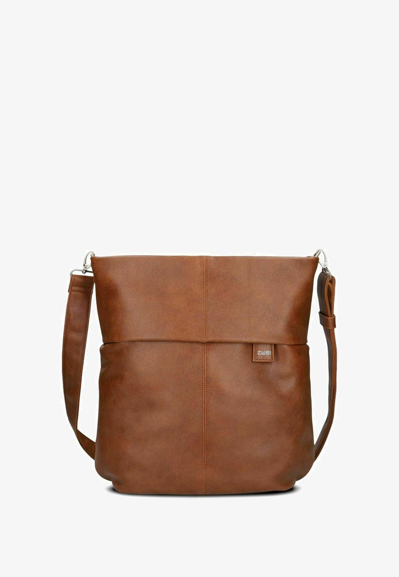 Borsa a spalla in pelle marrone con una texture liscia, forma rettangolare e tracolla regolabile. Caratterizzata da un logo discreto e design minimalista.