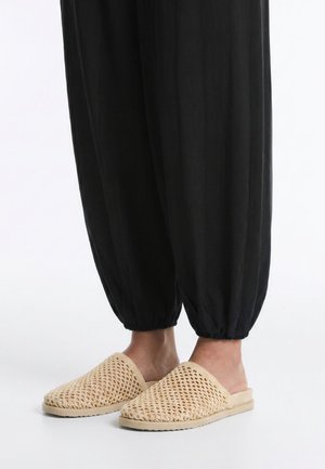 OYSHO, BRAIDED - Ciabattine - beige