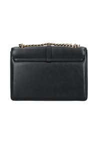 Czarna prostokątna skórzana torebka z złotym łańcuszkiem leżąca płasko, pokazująca tył z obszytym detalem na pasku.