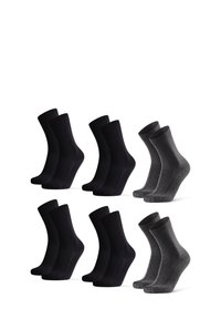 Juego de seis pares de calcetines: cuatro negros y dos gris oscuro. Material de punto, de longitud media hasta la pantorrilla, textura suave, con parte superior elástica y sin patrones visibles.