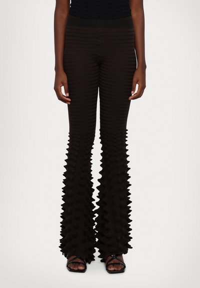 Chet Lo MAXI SPIKE GRADIENT TROUSERS - Pantaloni - brown