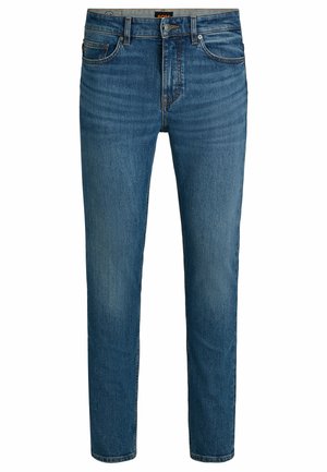 Jeans de mezclilla azul con corte recto, que presentan un diseño clásico de cinco bolsillos, cierre de botón y ligeros detalles de desgaste en los muslos.