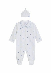 Wit baby rompertje met blauwe bootafdrukken, lange mouwen, kraag en voor knopen. Inclusief een bijpassende witte muts met een puntige bovenkant.