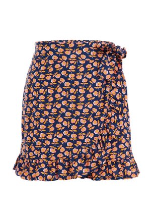 Jupe portefeuille bleu marine avec motif floral rose, ourlet volanté et nœud noué sur le côté.
