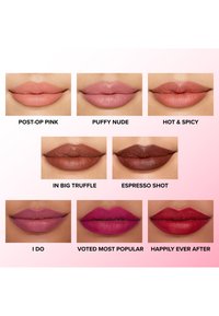 Negen lipkleuren weergegeven op zachte lippen tegen een lichte verloopachtergrond, met variaties in nude-, roze- en rode tinten. Elke kleur is gelabeld.