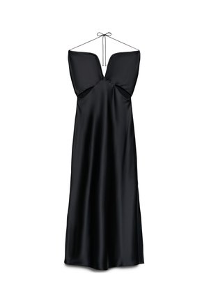 Abito midi nero in raso con collo a halter, scollatura profonda a V e chiusura con laccio sul retro.