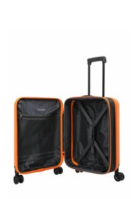 Oranger Hartschalenkoffer mit vier Rollen, Teleskopgriff, geöffnet, um das schwarze Innenfutter mit einem Reißverschlussnetzfach und verstellbaren Gurten zu zeigen.