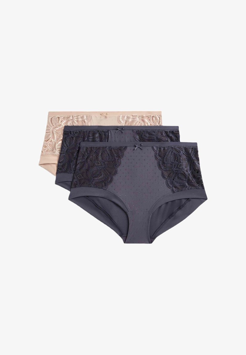 Drie paar damesslipjes in beige en donkere tinten. Elk slipje heeft kantaccenten en een gladde stof met een stippenpatroon.
