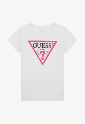 Camiseta de algodón blanca con un logotipo gráfico triangular en rosa y negro que incluye el texto "GUESS U.S.A." y un signo de interrogación en el centro.