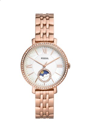 Montre-bracelet Fossil en or rose avec lunette ornée de cristaux, cadran blanc, chiffres romains et sous-cadran jour-nuit avec soleil et nuage à 6 heures.