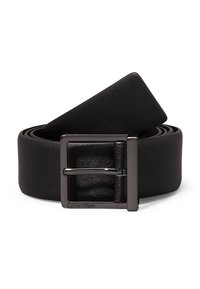 Cintura in pelle nera con finitura testurizzata, dotata di una fibbia metallica quadrata di tonalità scura, impressa con "Calvin Klein."