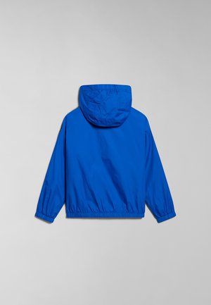 Chaqueta ligera azul con capucha, puños elásticos y dobladillo fruncido. Material suave y brillante con un diseño sencillo. Vista trasera mostrada.