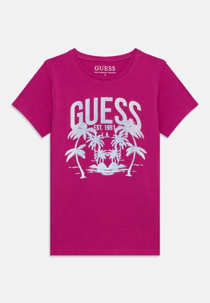 Helles pinkes Kurzarm-T-Shirt mit weißer Palmen-Grafik und Text „GUESS EST. 1981 L.A.“ auf der Vorderseite.
