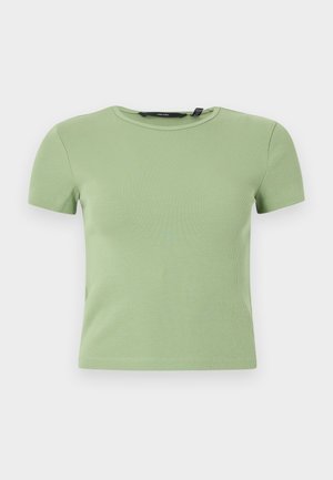 Világoszöld bordázott rövid ujjú crop top kerek nyakkivágással és testhezálló szabással fehér háttéren.