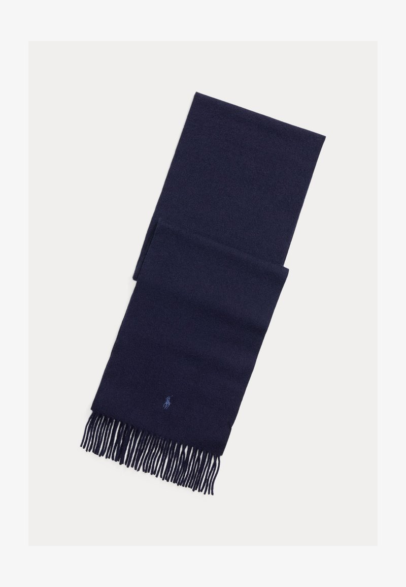 Marineblå skjerf laget av mykt stoff, med frynsete ender og en diskret logodetalj. Glatt tekstur, rektangulær form og allsidig design.