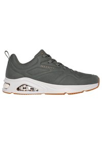 Zapatilla deportiva gris con un upper texturizado, perforaciones para transpirabilidad, mediasuela blanca y suela de goma de color marrón. Cuenta con un bolsillo de aire acolchado.
