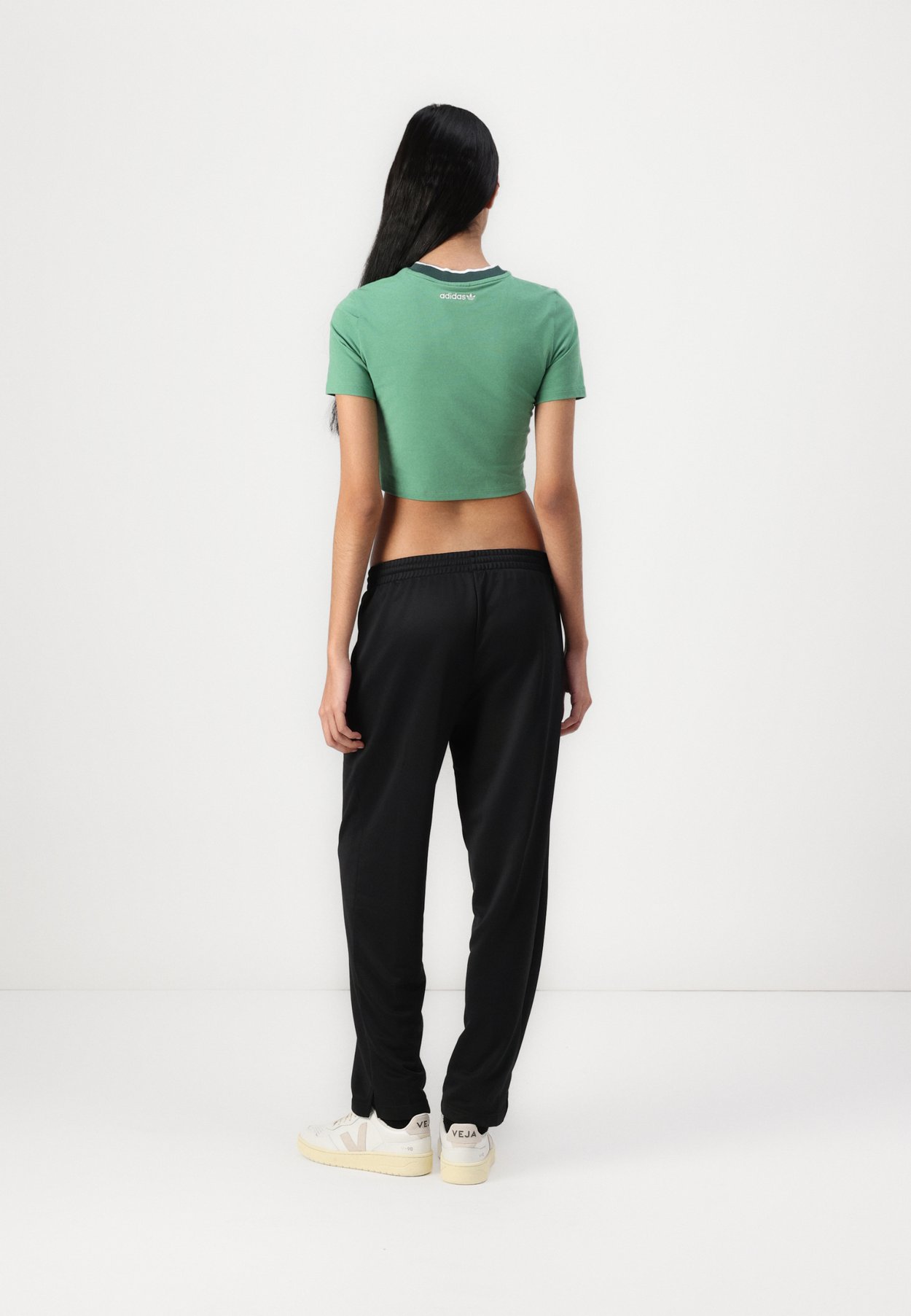 ESSENTIALS LINEAR