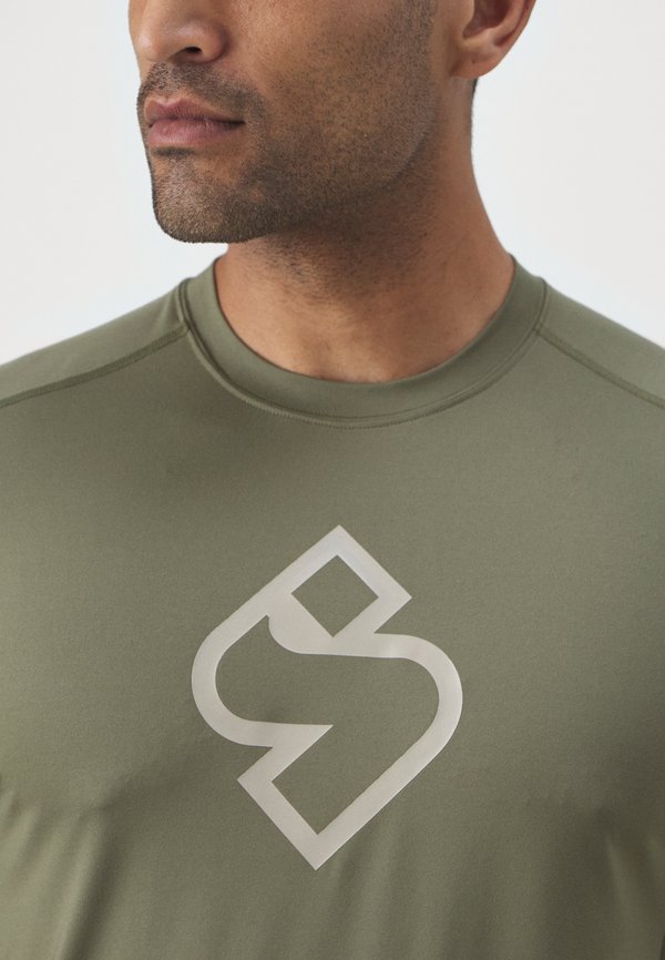 HUNTER - Print T-shirt - woodland3