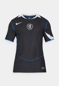 Jersey nero a maniche corte con accenti blu, tessuto texturizzato e scollo rotondo. Presenta un logo al centro e pannelli laterali bianchi.