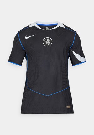 Crna majica kratkih rukava s plavim detaljima, teksturirani materijal i okrugli izrez. Sadrži logotip na sredini i bijele bočne panele.