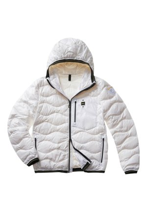 Giacca puffer bianca con cappuccio, caratterizzata da un motivo trapuntato, zip frontale e multiple tasche. Rifiniture nere accentuano i polsini e l'orlo.