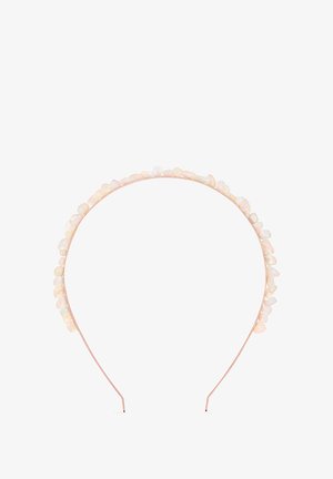 Fascia con una sottile banda metallica. Decorata con piccole pietre traslucide opalescenti lungo il bordo superiore. Colore: rosa pallido con finitura lucida.