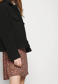 Vero Moda Vardagsklänning - black