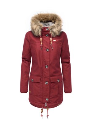 Parka rossa in tessuto con cappuccio foderato in pelliccia sintetica, polsini a coste, due tasche frontali e cordini con fermaglio. Bottoni in argento e dettagli con logo visibili.
