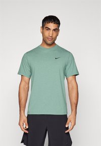 Nike Performance HYVERSE - T-skjorte til trening - bicoastal/black