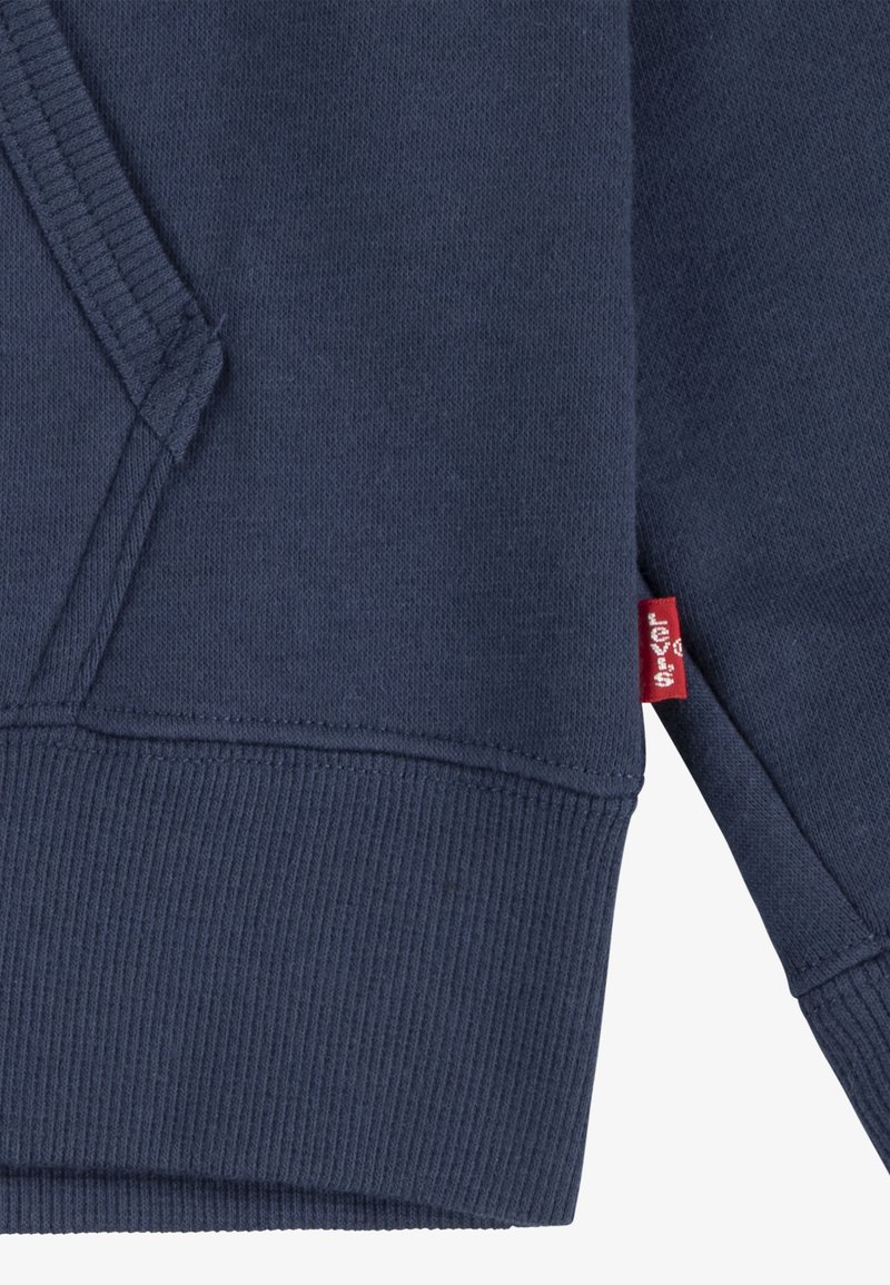 Marineblaue Sweatshirt mit geripptem Saum und Bündchen. Verfügt über ein rotes Levi's-Tag an der Seite, aus weichem, strukturiertem Stoff gefertigt.