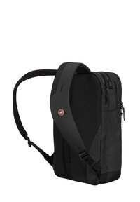 Zaino nero con spallacci imbottiti, design aerodinamico, doppi scomparti con cerniera e un distintivo logo circolare sulla tracolla.