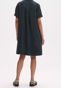 OPUS Abito a camicia - metallic green