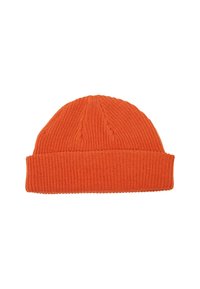 Kootud oranž beanie müts volditud äärega. Omab soonilise tekstuuri ja peeneid vertikaalseid jooni kehal. Kerge ja veniva materjali segu.