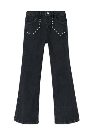 Jean flare noir avec des clous argentés soulignant les poches avant et une fermeture à bouton à la taille.