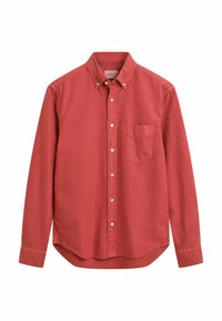 Rotes Hemd mit Knopfverschluss, Kragen, langen Ärmeln und einer einzelnen Brusttasche; aus weichem, strukturiertem Stoff.