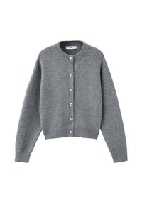 Cardigan de lana gris con cuello redondo, nueve botones de perla en la parte delantera, hombros caídos y dobladillo y puños de canalé.