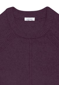 Lila gestrickter Pullover mit rundem Halsausschnitt, gerippten Kanten und subtiler Textur. Innen am Halsausschnitt mit "LASCANA" etikettiert.