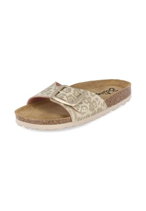 Sandale beige à enfiler avec bride imprimé léopard, boucle réglable, semelle intérieure en liège et semelle blanche texturée.