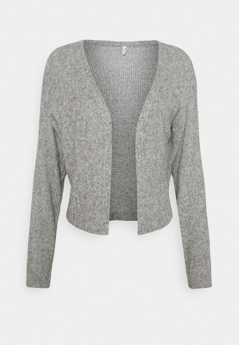 Cardigan tricoté gris clair, manches longues, ouverture devant, texture douce côtelée et ourlet court.