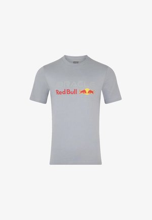 Szary t-shirt z krótkim rękawem z napisem "ORACLE" w jasnoszarym kolorze i "Red Bull" oraz logo w czerwonym i żółtym, wykonany z miękkiego materiału bawełnianego.