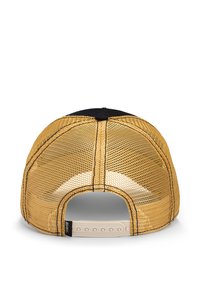 Gorra de malla dorada con visera de tela negra, que cuenta con un cierre a presión de plástico en la parte trasera y costuras detalladas a lo largo de las costuras.