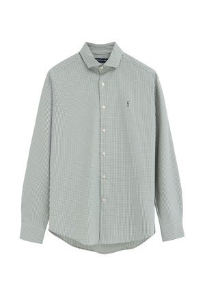 Camisa de manga larga con botones, con patrón de cuadros pequeños en verde y blanco y logotipo bordado en el lado izquierdo del pecho.