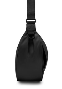 Czarna torba na ramię o gładkim, matowym wykończeniu, z pojedynczym paskiem na ramię i zapinaną na zamek kieszenią do przechowywania.