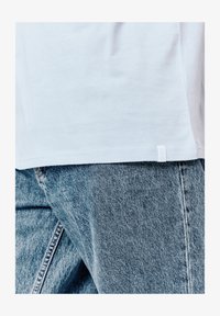 Non sélectionné, bleu clair