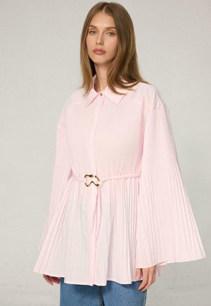 Touché Privé, SHIRT WITH POCKETS - Chemisier - pink